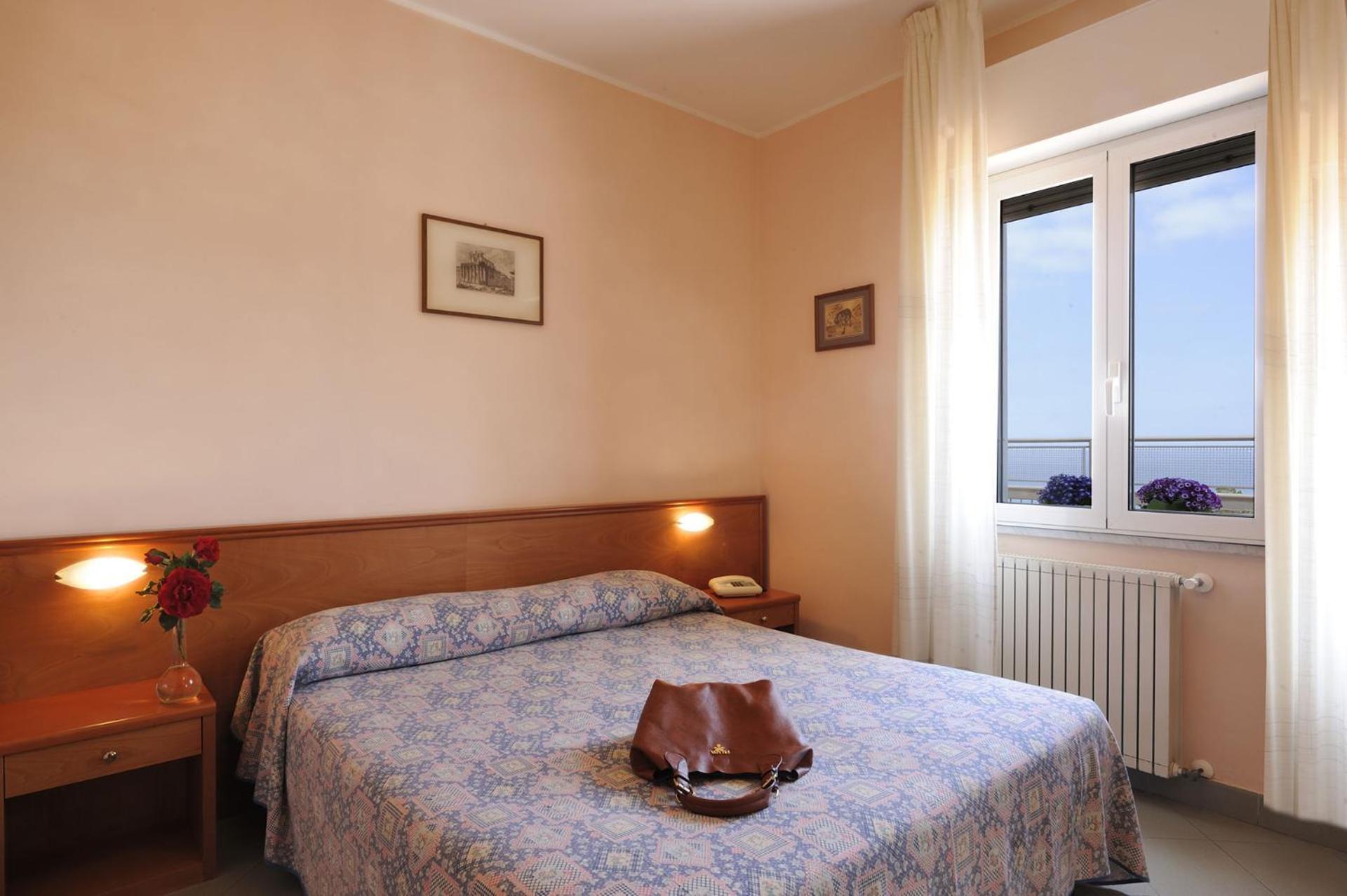 Hotel Tritone Laigueglia Exterior foto