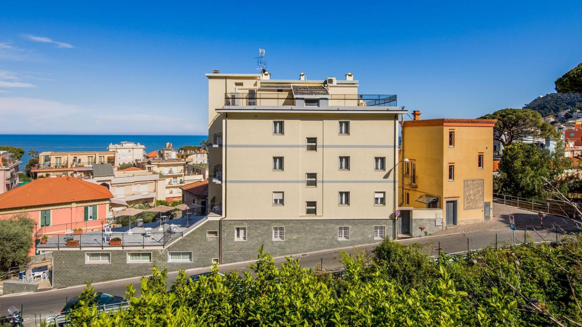 Hotel Tritone Laigueglia Exterior foto