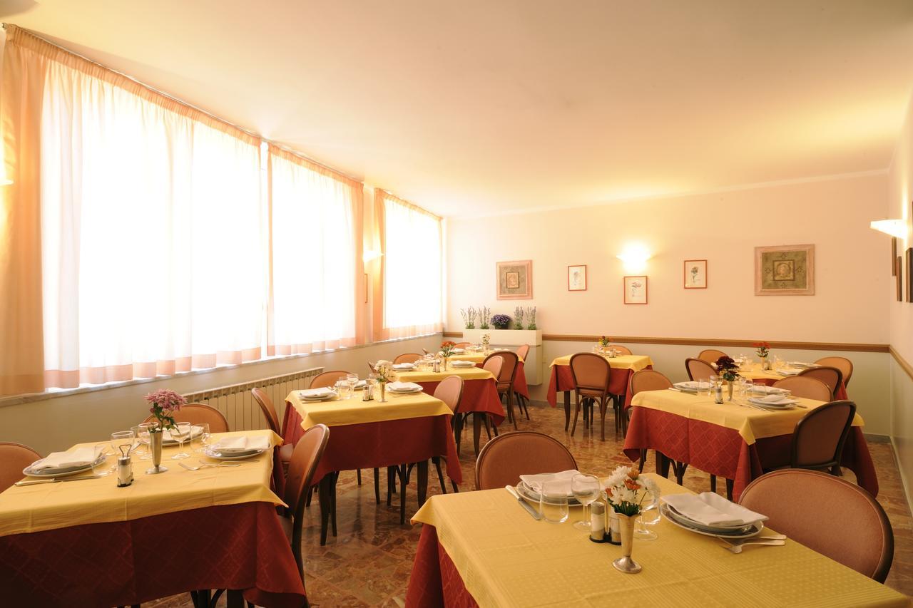 Hotel Tritone Laigueglia Exterior foto