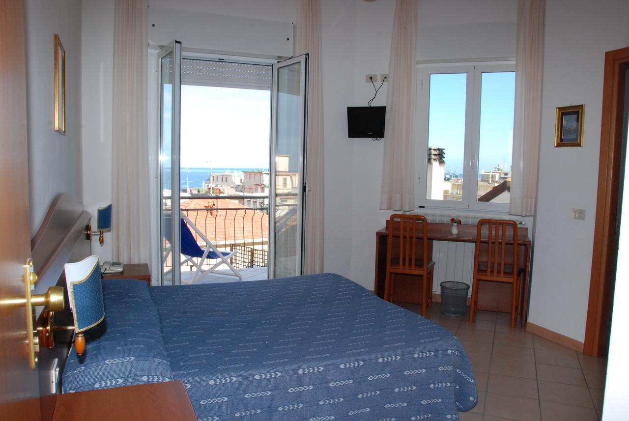 Hotel Tritone Laigueglia Exterior foto