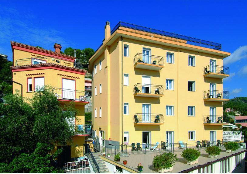 Hotel Tritone Laigueglia Exterior foto