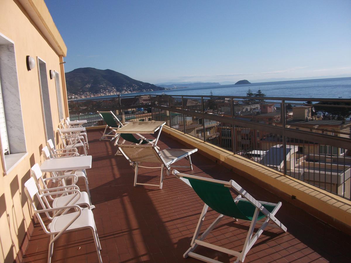 Hotel Tritone Laigueglia Exterior foto